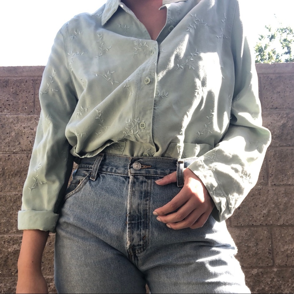 VINTAGE WOMEN’S BUTTON DOWN TOP- SIZE SMALL - Picture 1 of 3